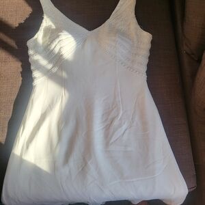 Elegant White Beaded V-Neck Wedding Dress